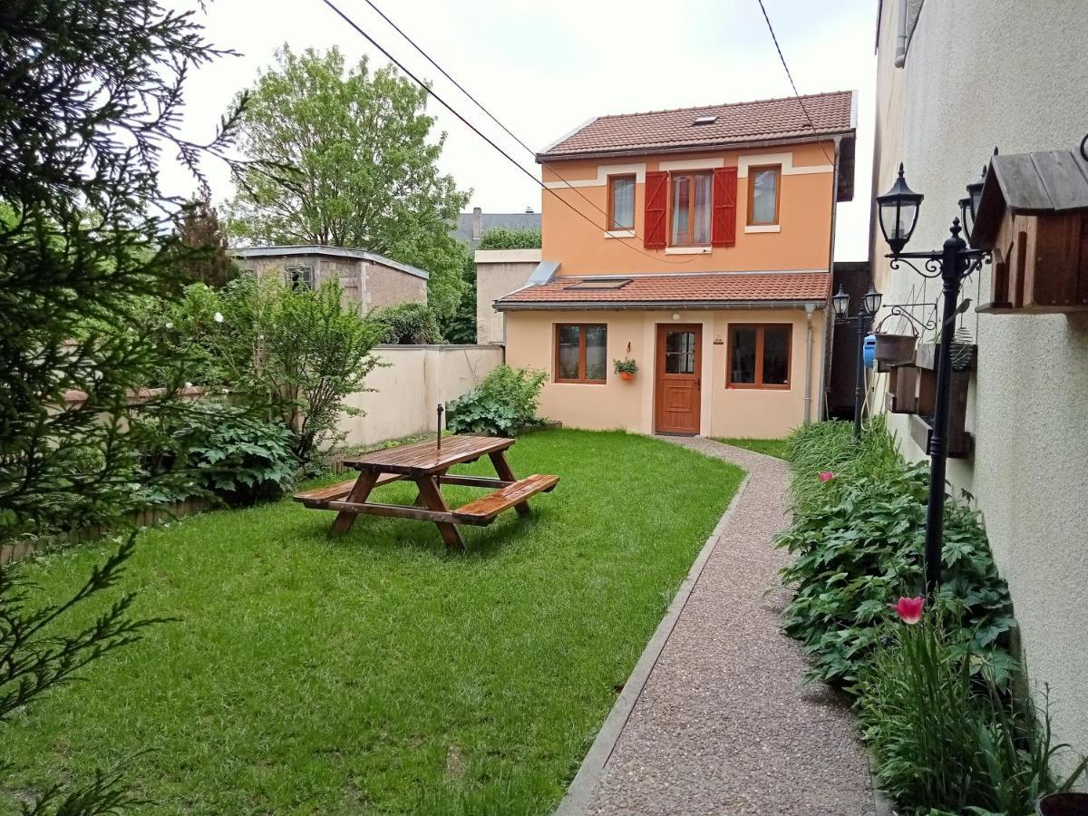 Le Gite Embarque - Gere Par Presta-Zen'Services - Barque Electrique En Supplement Verdun-sur-Meuse Exterior foto