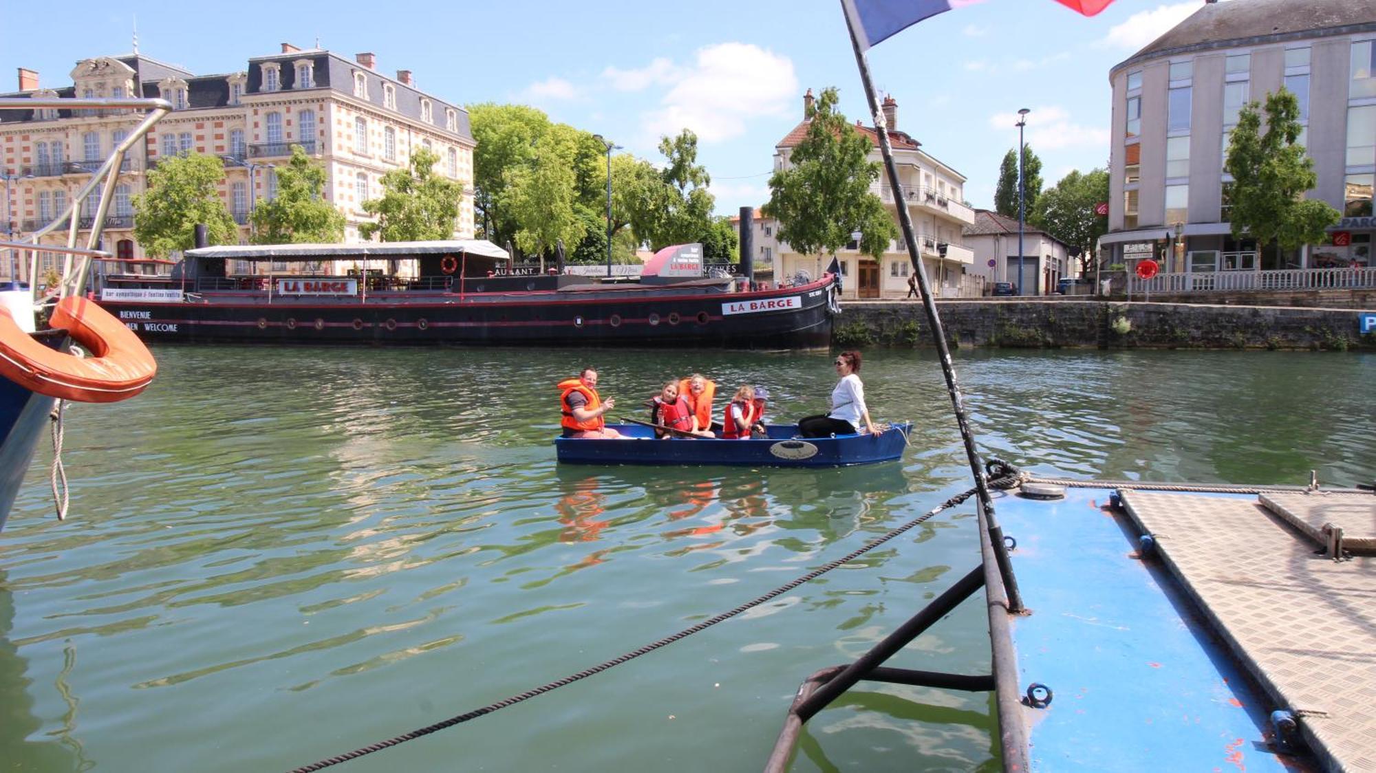 Le Gite Embarque - Gere Par Presta-Zen'Services - Barque Electrique En Supplement Verdun-sur-Meuse Exterior foto
